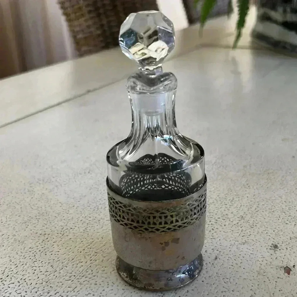 Vintage glass cruet pitcher with silver decor - Picture 6 of 8
